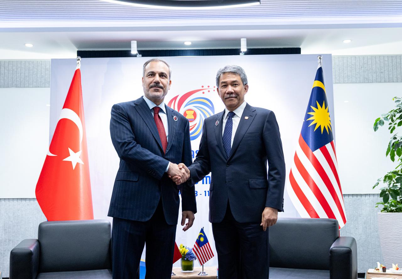 Foreign Minister Hakan Fidan (L) meets with Malaysia Foreign Minister Muhammed Hasan (R) during his visit to the 58th Foreign Ministers' Meeting of the ASEAN in Kuala Lumpur, Malaysia, July 11, 2025. (AA Photo)