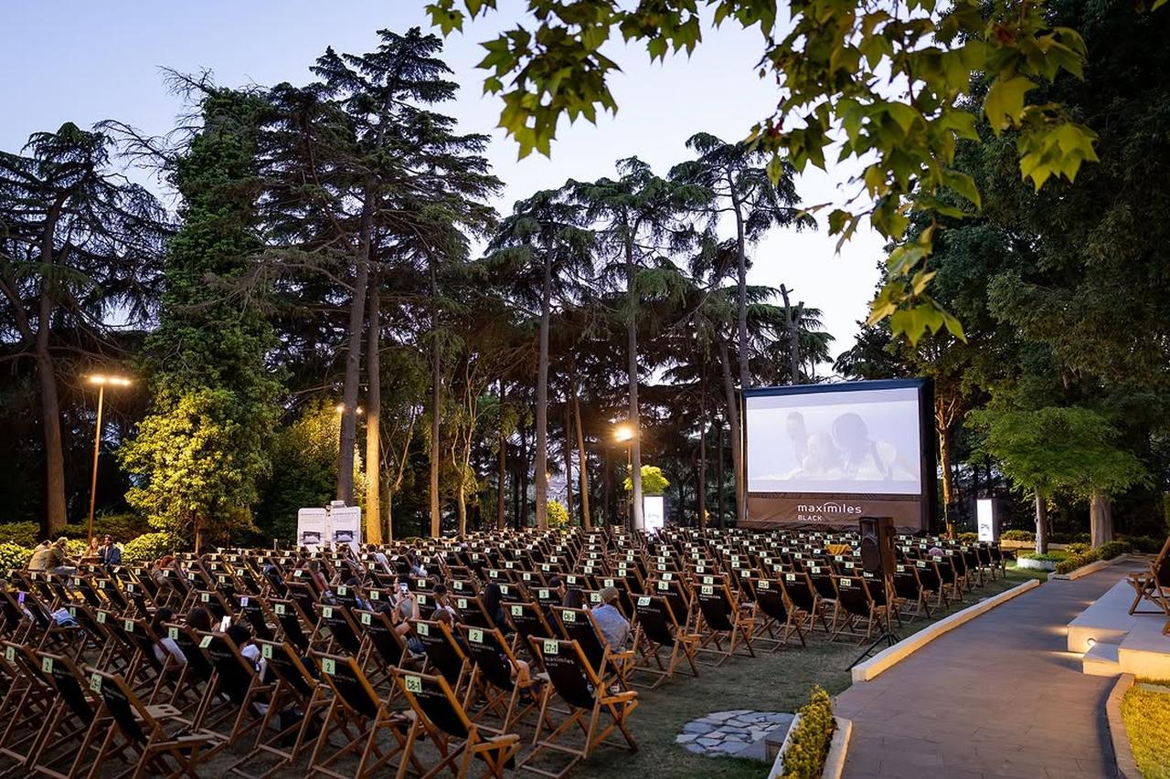 Guests enjoy an outdoor screening in the garden of Swissôtel Bosphorus, Istanbul, Türkiye, June 29, 2025. (Photo via Instagram / @swissotelthebosphorus)