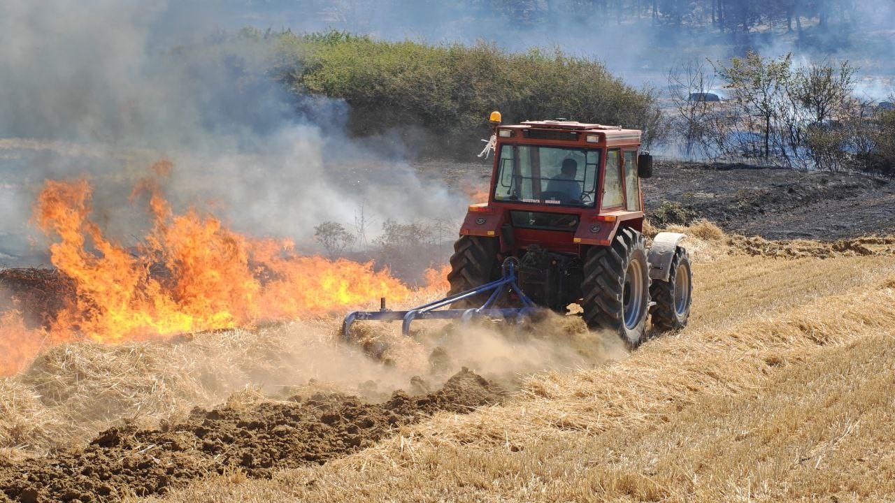 Air and ground crews continue battling a forest and stubble fire in Susamdere, Kesan district of Edirne, Türkiye, July 13, 2025. (IHA Photo)