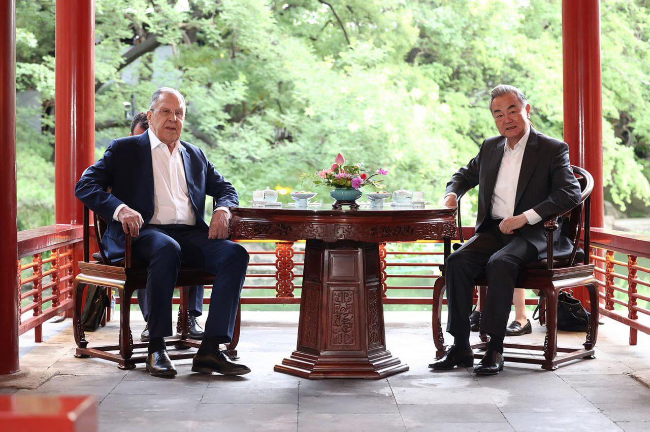 Russian Foreign Minister Sergey Lavrov (L) and Chinese Foreign Minister Wang Yi meeting in Beijing on July 13, 2025.  (AFP Photo)