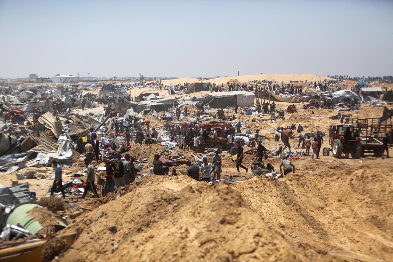 Former Israeli PM condemns Tel Aviv's proposed 'humanitarian city' for Gaza Image