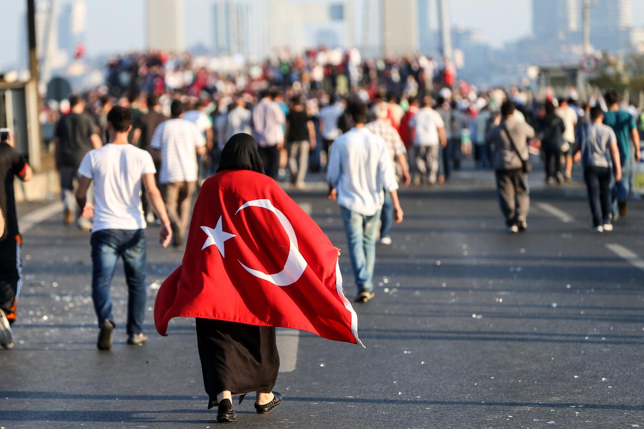 Turkish people are seen after a group of soldiers with armored vehicle, involved in FETOs coup attempt, are being neutralized by police at Bosphorus Bridge in Istanbul, Türkiye on July 16, 2016. (AA Photo)