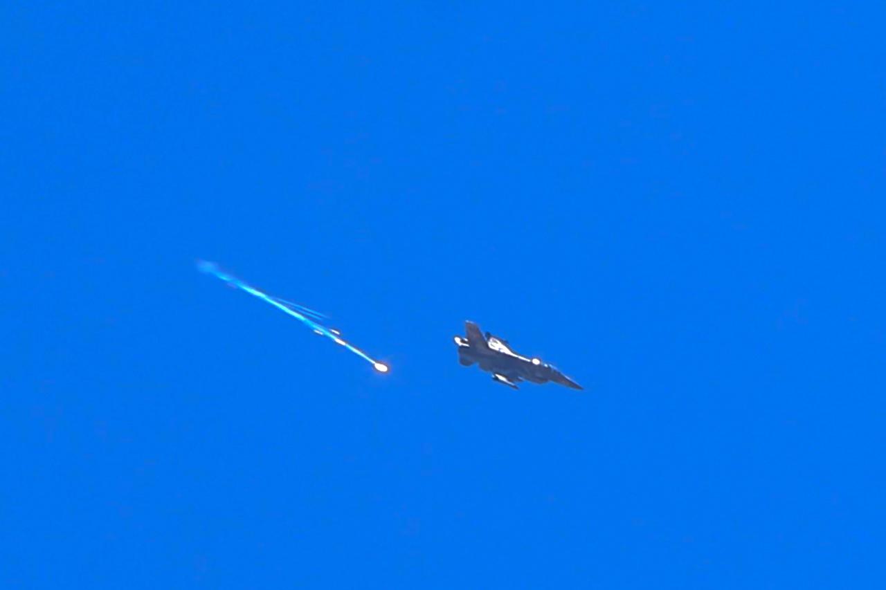 An Israeli fighter aircraft fires a flare as it flies over the predominantly Druze city of Sweida, Syria on July 15, 2025. (AFP Photo)