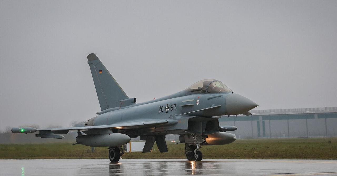 An Eurofighter jet of the of the German Armed Forces Bundeswehr approaches during an exercise in Hannover, northern Germany, on November 27, 2023. (AFP Photo)