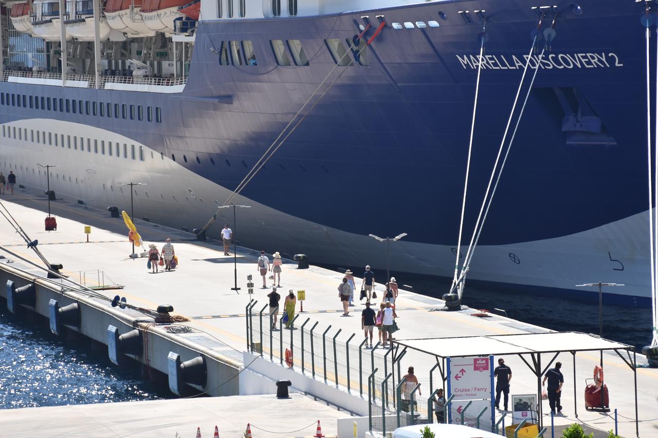 Cruise passengers disembark from the Marella Discovery 2 at the Port of Bodrum, Türkiye, July 13, 2025. (AA Photo)
