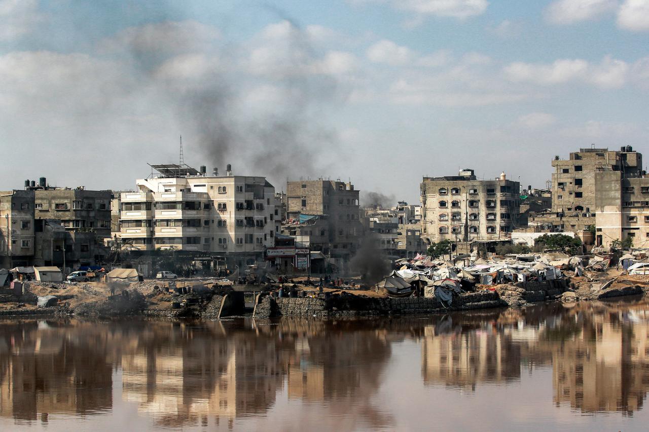 Encampments sheltering Palestinians displaced by conflict are pitched near the Sheikh Radwan wastewater collection pond in Gaza on July 14, 2025. (AFP Photo)