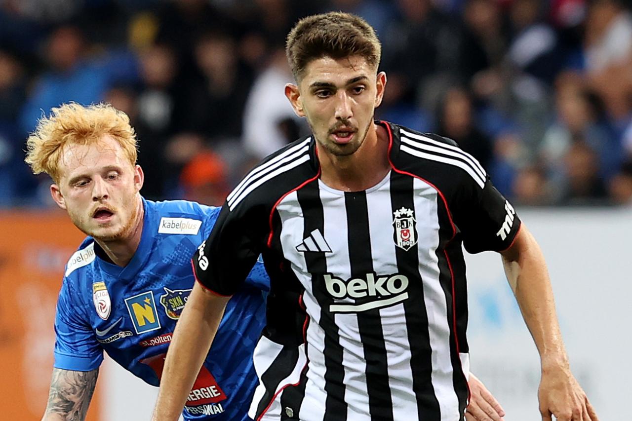 Solskjaer rates Demir Ege Tiknaz as Busquets-type midfielder Image