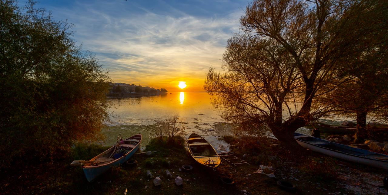 Fishing boats in the Beysehir lake during a sunset, Konya, Türkiye, accessed July 17, 2025. (Adobe Stock Photo)