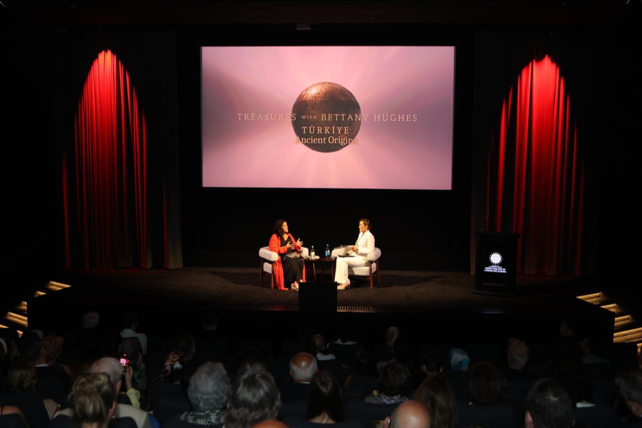 British historian Bettany Hughes reveals her favorite ancient sites in Türkiye Image