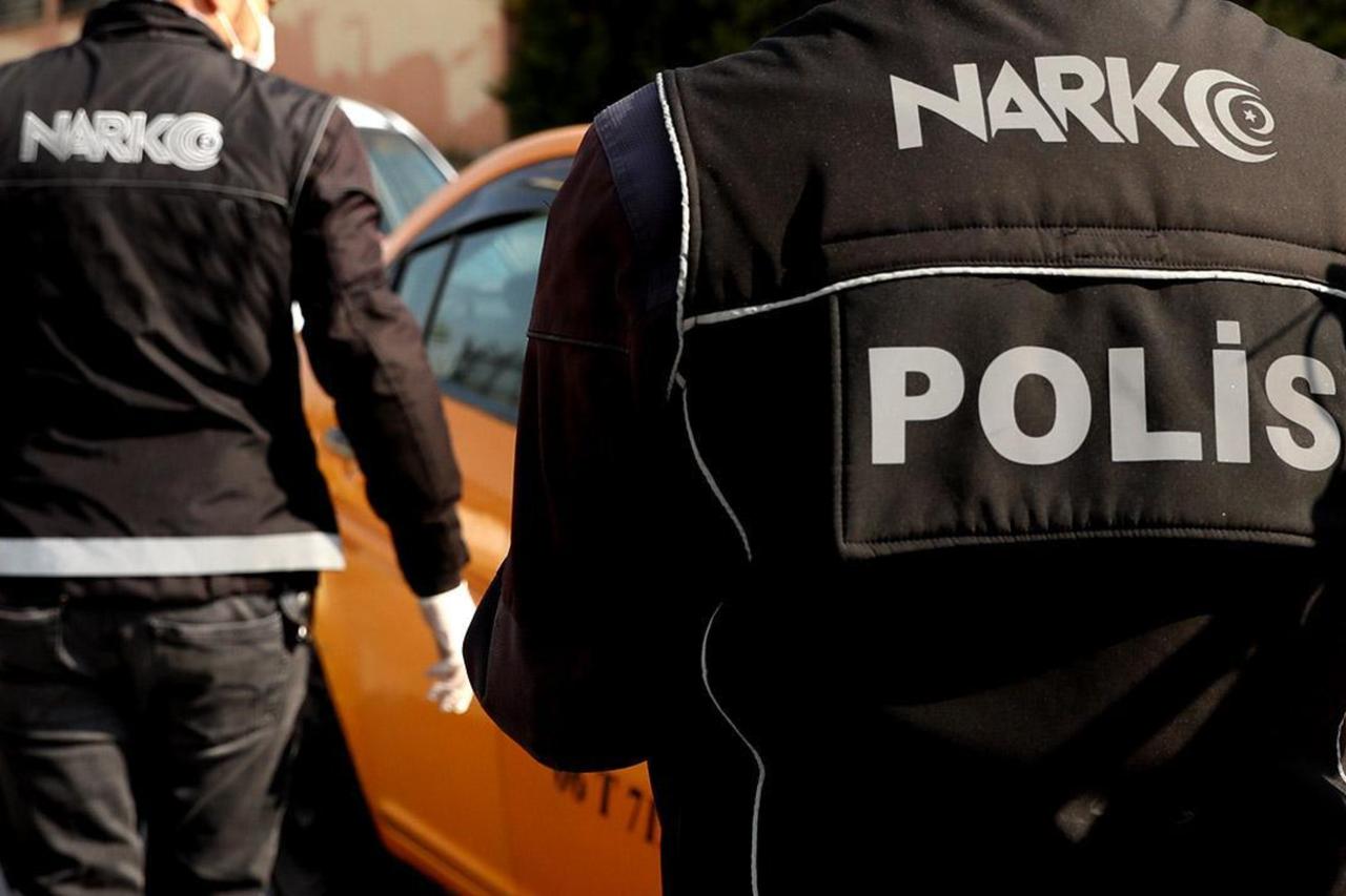Narcotics police officers from the Anti-Narcotic Crimes Directorate with reflective vests in Türkiye on September 2024. (AA Photo)