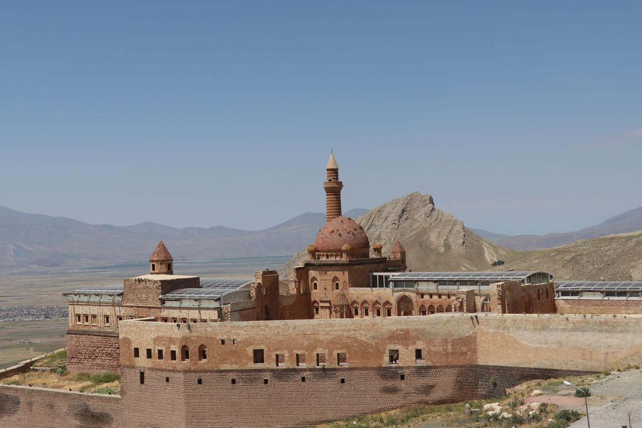 Ishak Pasha Palace in Agri hosts exhibition of Traditional Turkish Arts