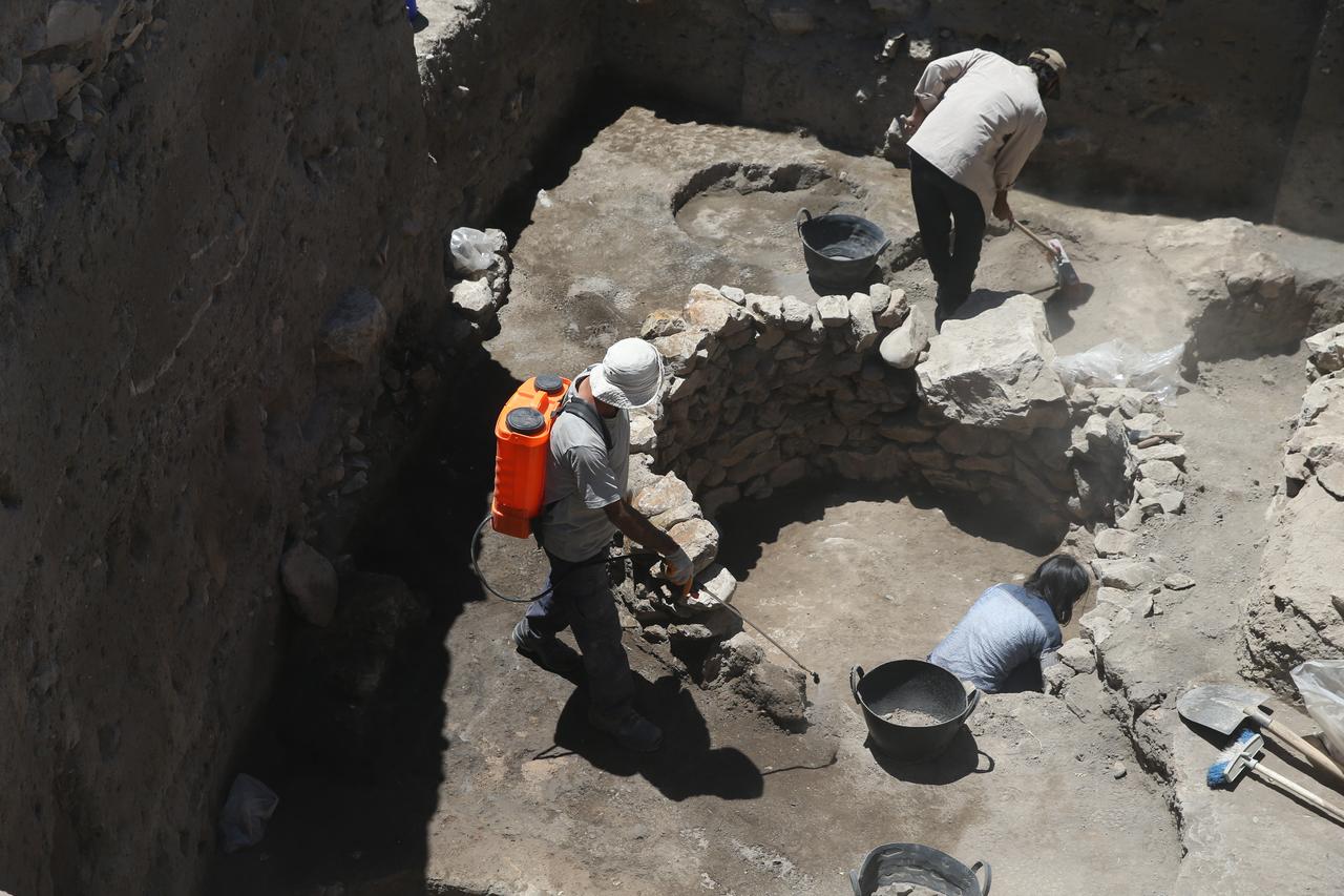 Late Bronze Age storage complex uncovered at Yassi Hoyuk in southeastern Türkiye  Image