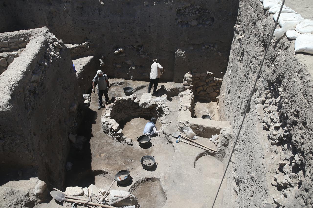 A view of a large Late Bronze Age structure and silos unearthed during archaeological excavations at Yassi Hoyuk in Afsin district of Kahramanmaras, Türkiye, July 20, 2025. (AA Photo)
