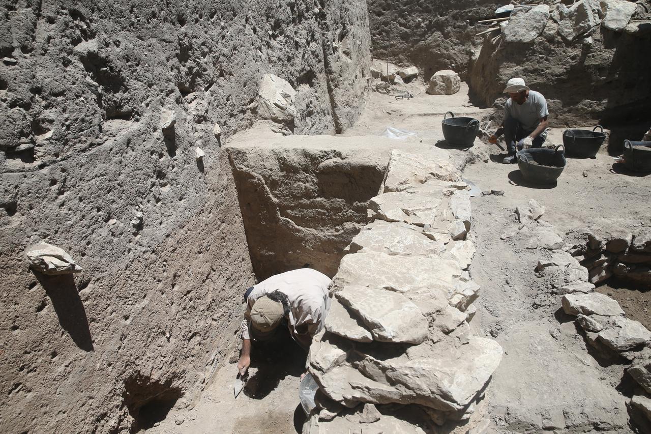 A view of a large Late Bronze Age structure and silos unearthed during archaeological excavations at Yassi Hoyuk in Afsin district of Kahramanmaras, Türkiye, July 20, 2025. (AA Photo)