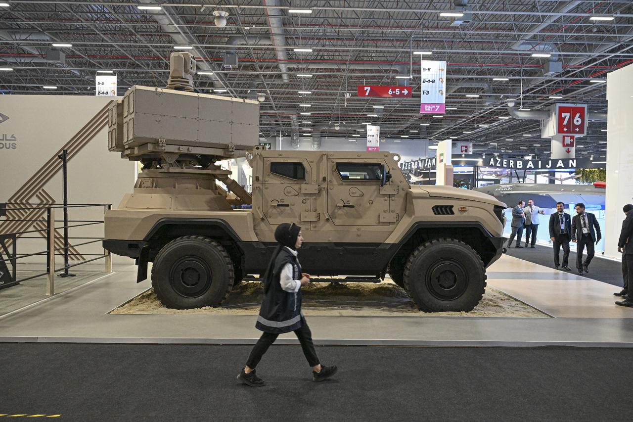 People visit the stands during IDEF 2025, where more than 400 international companies from 44 countries exhibit their products, at the Istanbul Expo Center in Istanbul, Türkiye on July 22, 2025. (AA Photo)