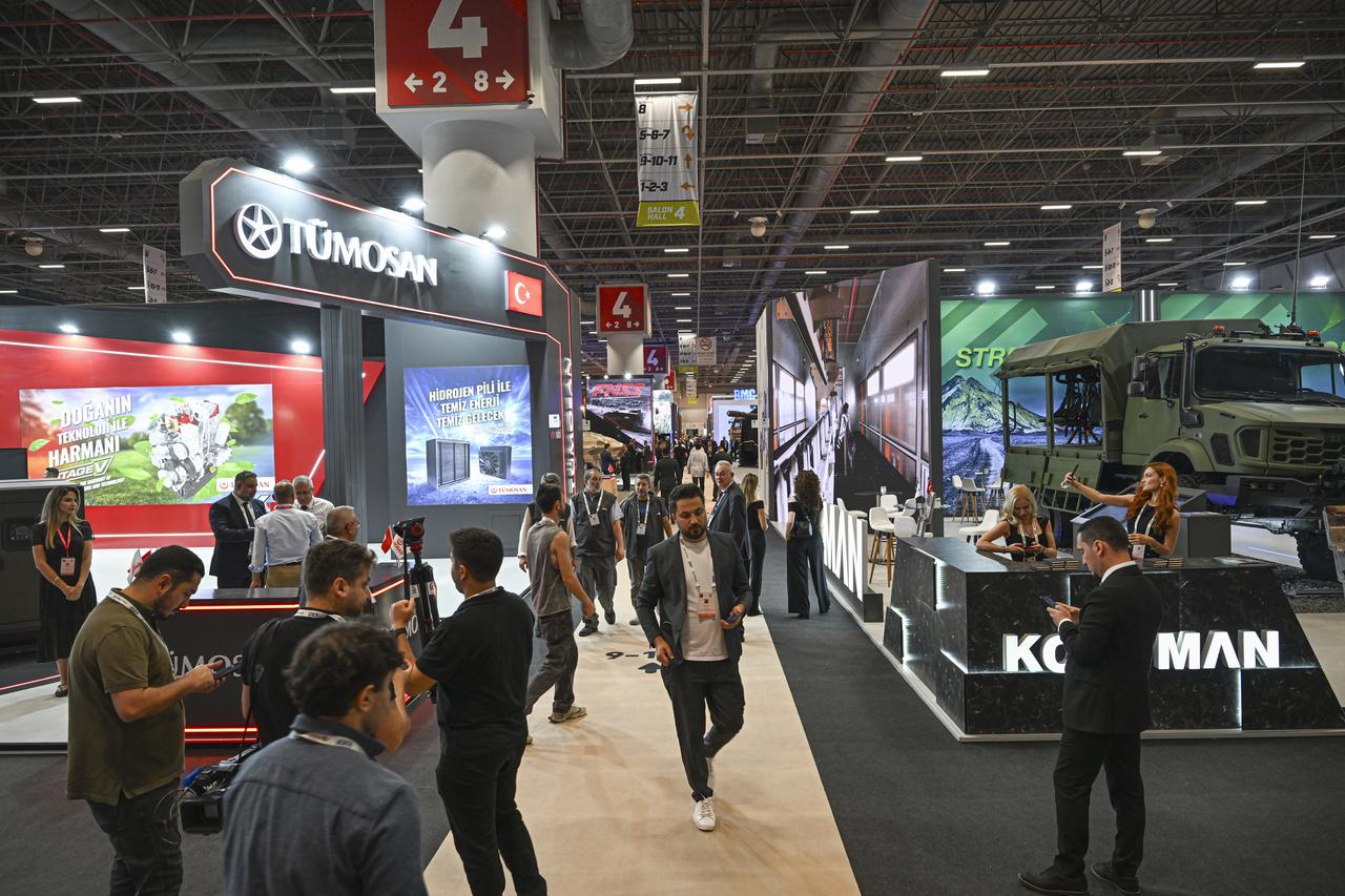 People visit the stands during IDEF 2025, where more than 400 international companies from 44 countries exhibit their products, at the Istanbul Expo Center in Istanbul, Türkiye on July 22, 2025. (AA Photo)