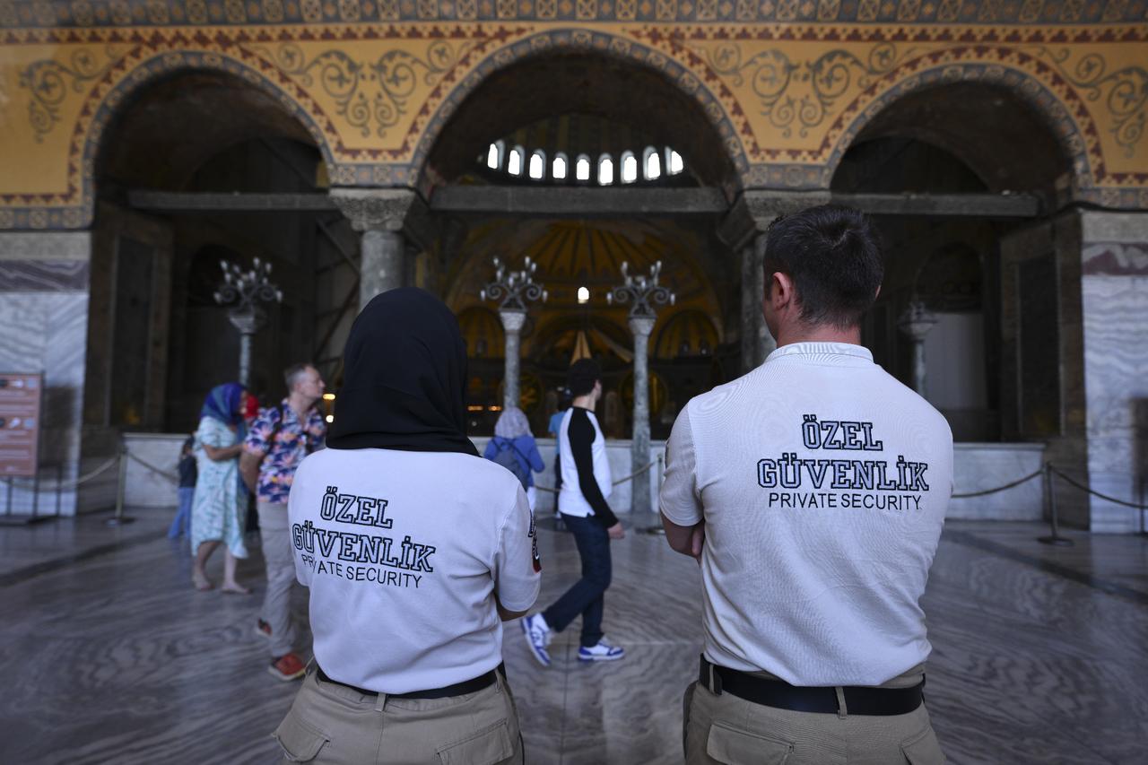 AI-powered system protects Türkiye’s historic Hagia Sophia while enhancing visitor access Image