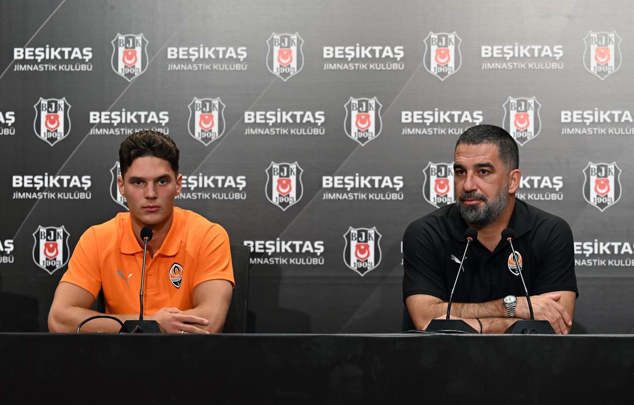 Georgiy Sudakov (L) of Shakhtar Donetsk and head coach Arda Turan (R) hold a joint press conference in Istanbul, Türkiye, July 23, 2025. (AA Photo)