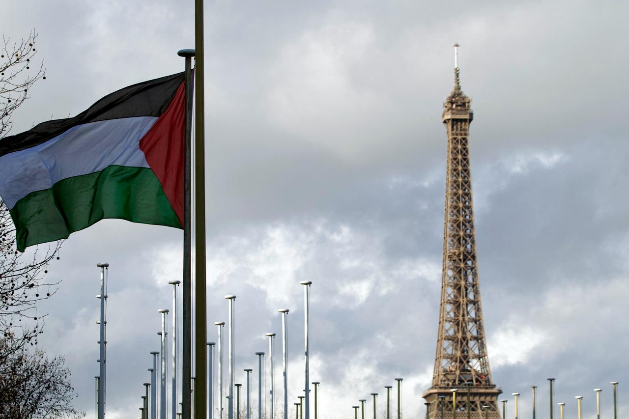The Palestinian flag is raised for the first time (with the Eiffel tower in the background) above a UN agency, the UNESCO headquarters in Paris, France on December 13, 2011. (AFP File Photo)