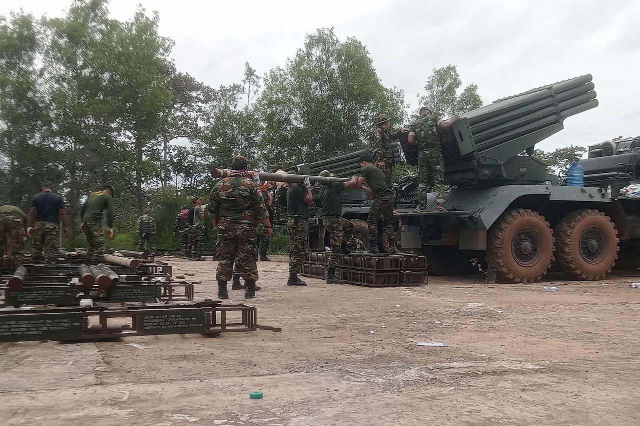 Cambodian soldiers reload the BM-21 multiple rocket launcher in Preah Vihear province on July 24, 2025. (AFP Photo)