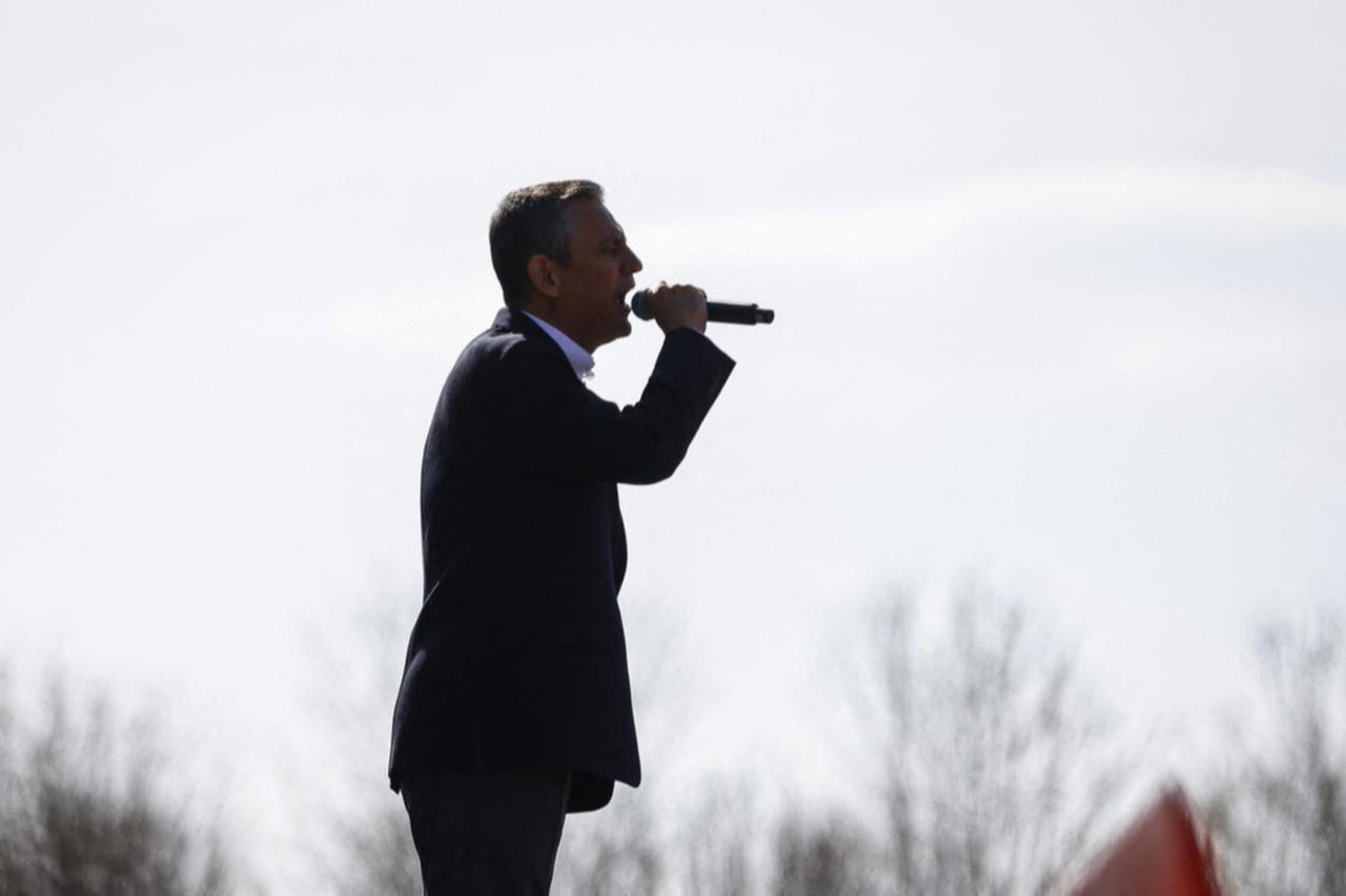 Ozgur Ozel, leader of Türkiyes main opposition Republican Peoples Party (CHP), gives a speech during a rally called by the CHP in support of Istanbuls arrested mayor Ekrem Imanoglu in Maltepe, on the outskirts of Istanbul on March 29, 2025. (AFP Photo)