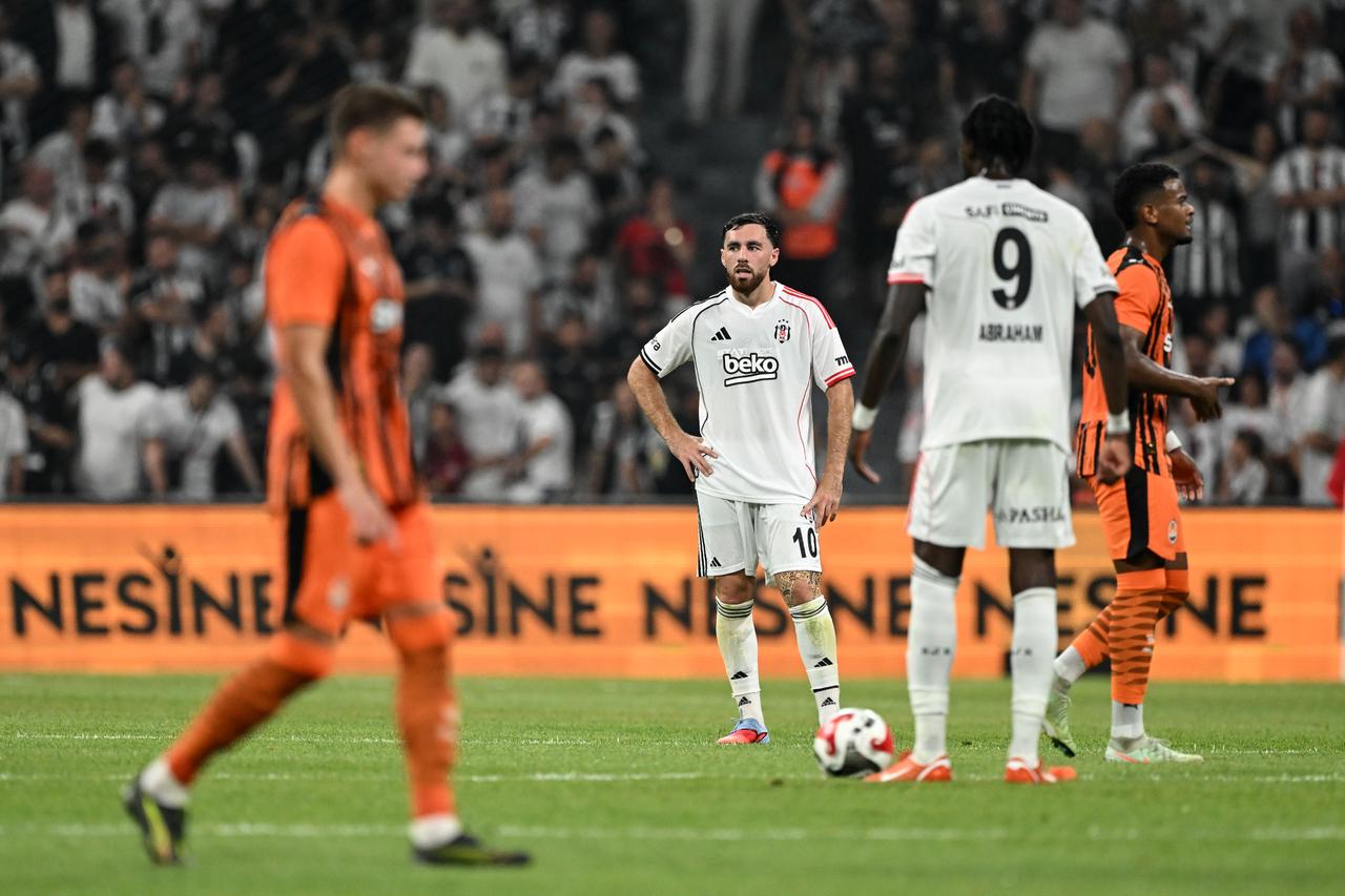 Besiktas suffers 4-2 defeat to Shakhtar Donetsk in Europa League qualifier Image