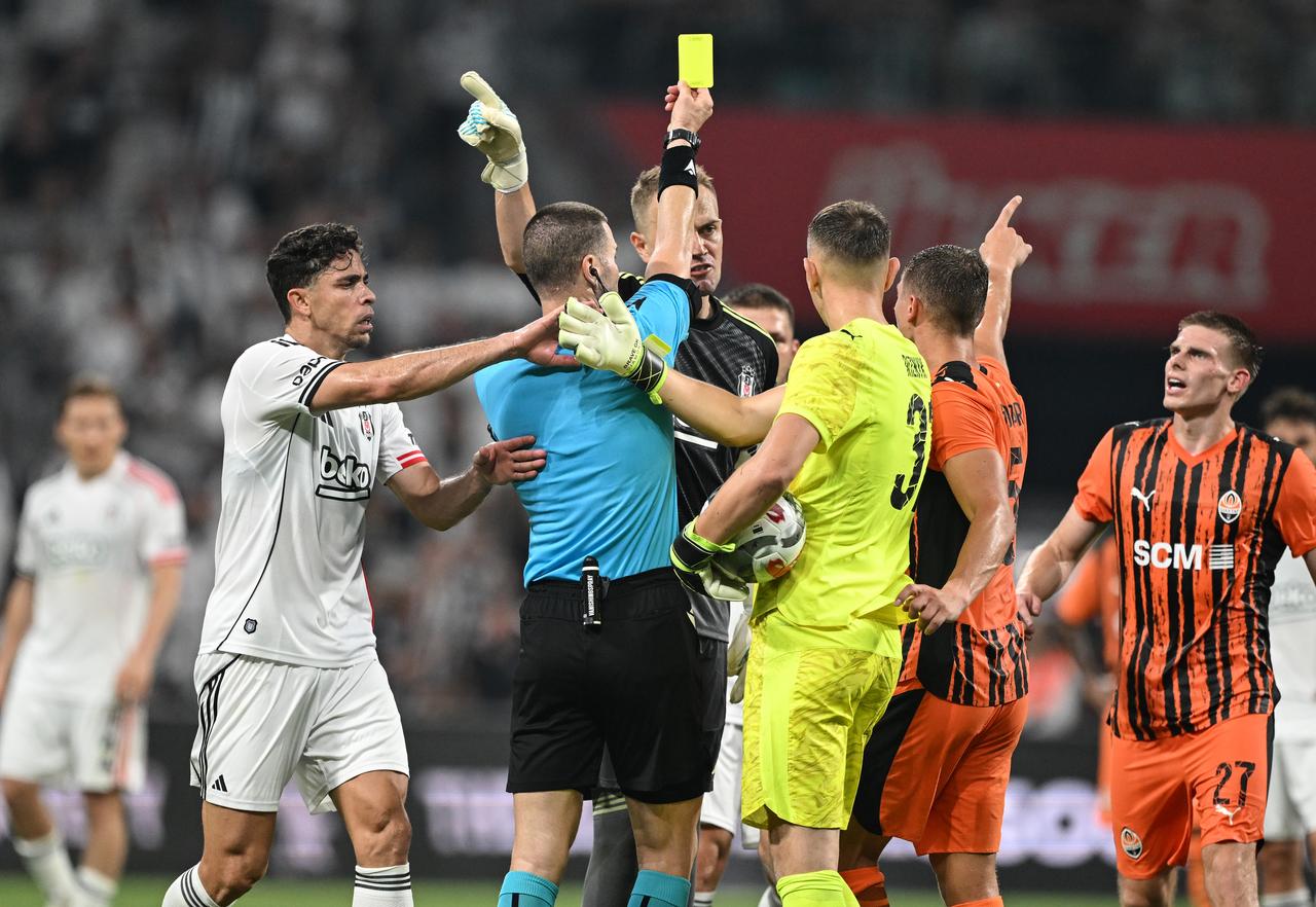 Players of Besiktas and Shakhtar Donetsk quarrel after a position during the UEFA Europa League second qualifying round first leg match against Shakhtar Donetsk at Tupras Stadium in Istanbul, Türkiye, on July 24, 2025. (AA Photo)