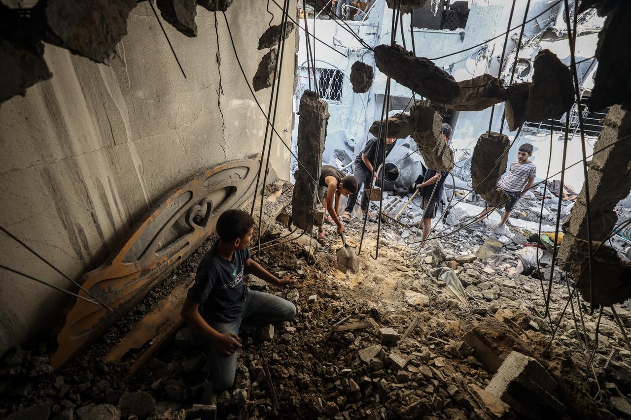 Palestinians investigate the house of al-Shair family in the Tel al-Hawa neighborhood, which was heavily damaged after an Israeli airstrike in Gaza City, Gaza on July 23, 2025. (AA Photo)