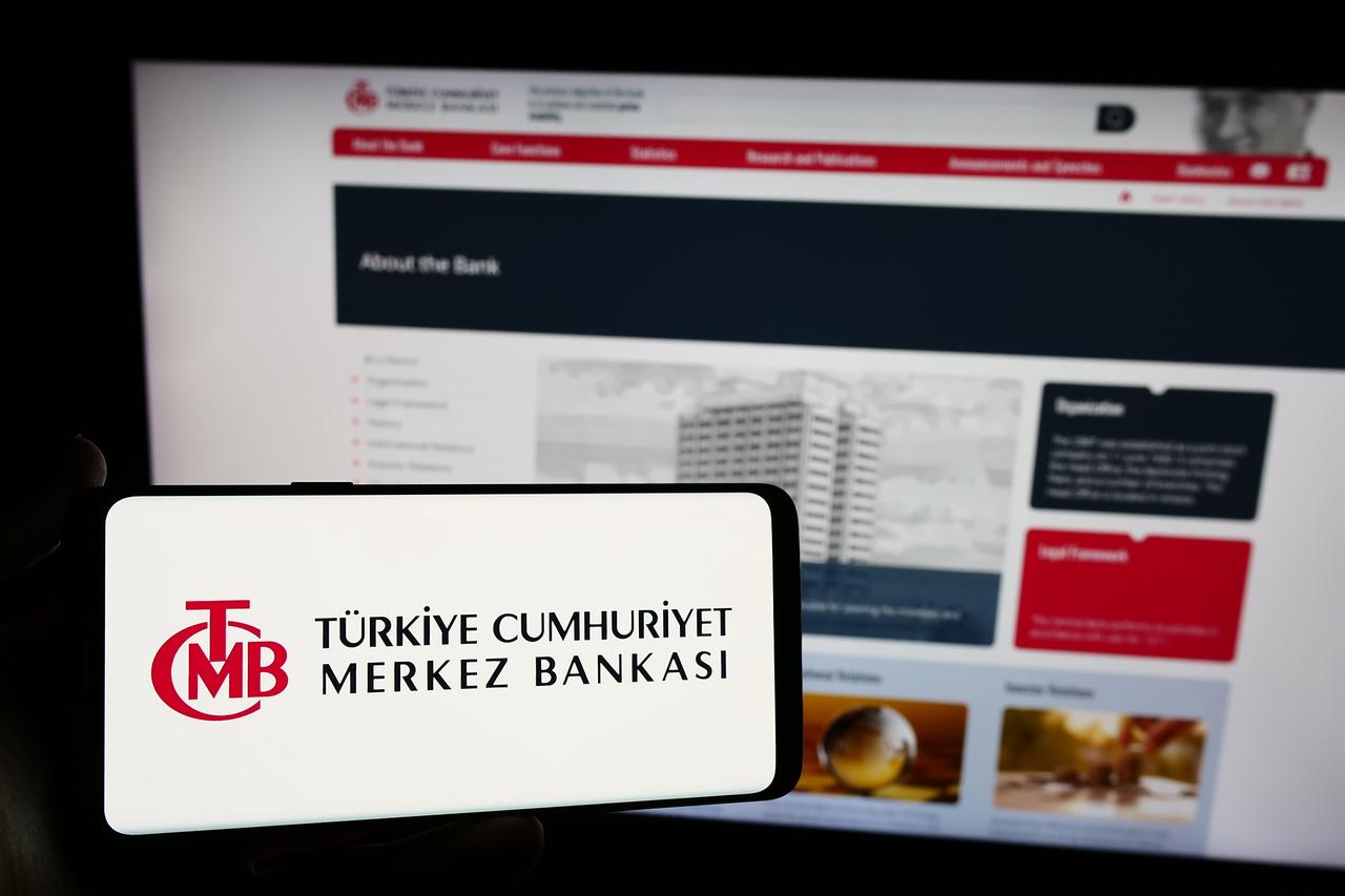 How are business leaders reacting to Turkish central bank's interest rate cuts? Image