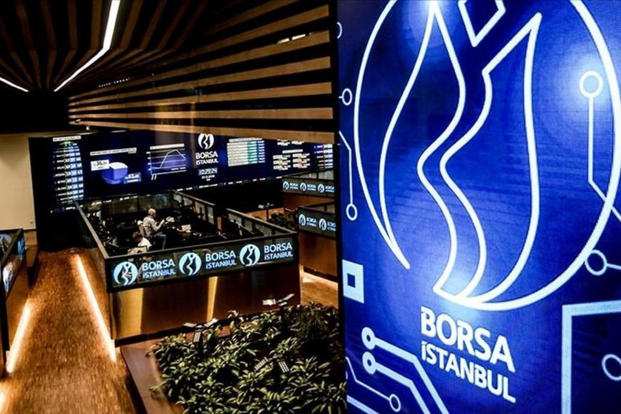 File photo shows traders working at Borsa Istanbul in Istanbul, Türkiye. (AA Photo)