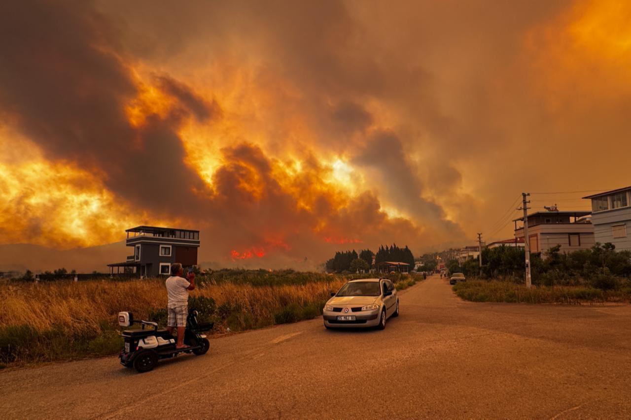 Türkiye battles surge in wildfires with public awareness campaign Image