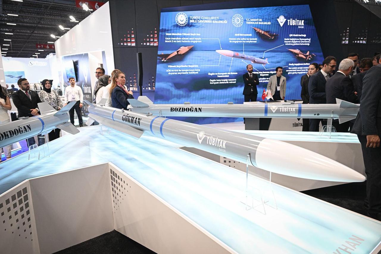 The National Ramjet Powered Air-Air Missile, Gokhan, developed by TUBITAK is showcased for the first time during IDEF 2025 in Istanbul, Türkiye on July 25, 2025. (AA Photo)
