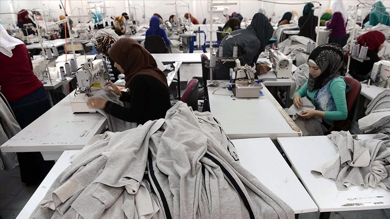 Refugee women work in a textile workshop in Türkiye. (AA Photo)