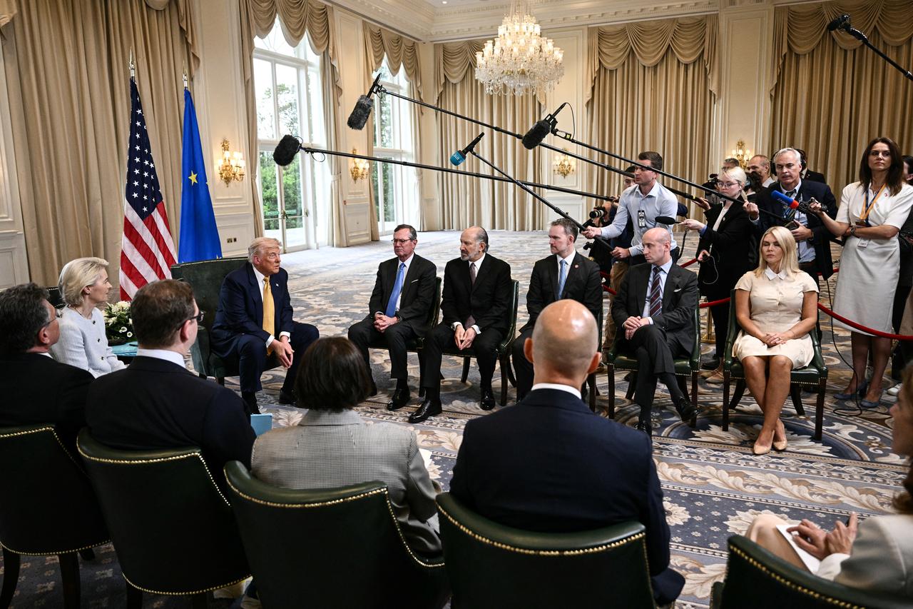 U.S. President Donald Trump (C-R) and European Commission President Ursula von der Leyen (C-L) speak during a meeting, in Turnberry south west Scotland on July 27, 2025. (AFP Photo)