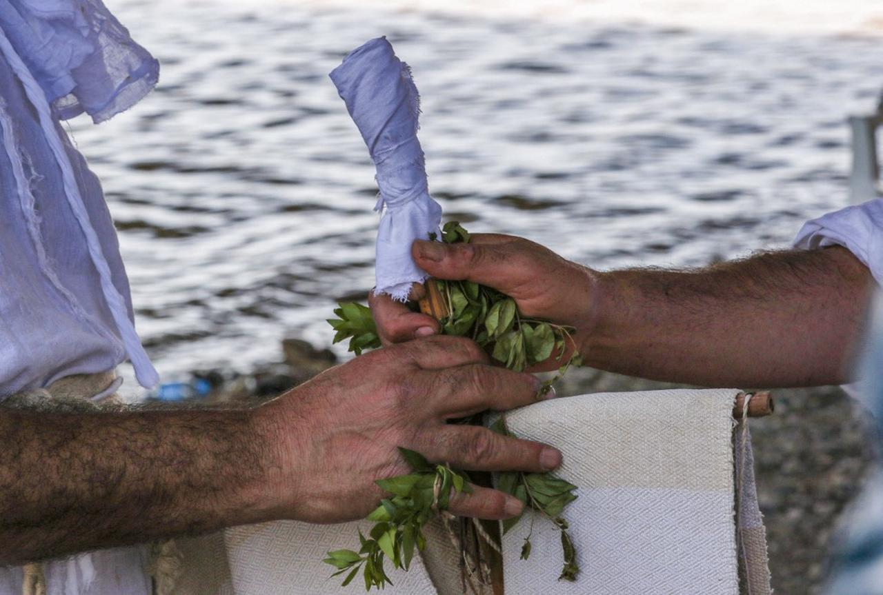 Sabian worshippers take part in a cleansing ritual known as the “Golden Baptism” along the banks of the Great Zab River in Erbil, on May 18, 2022. (Photo by AFP)