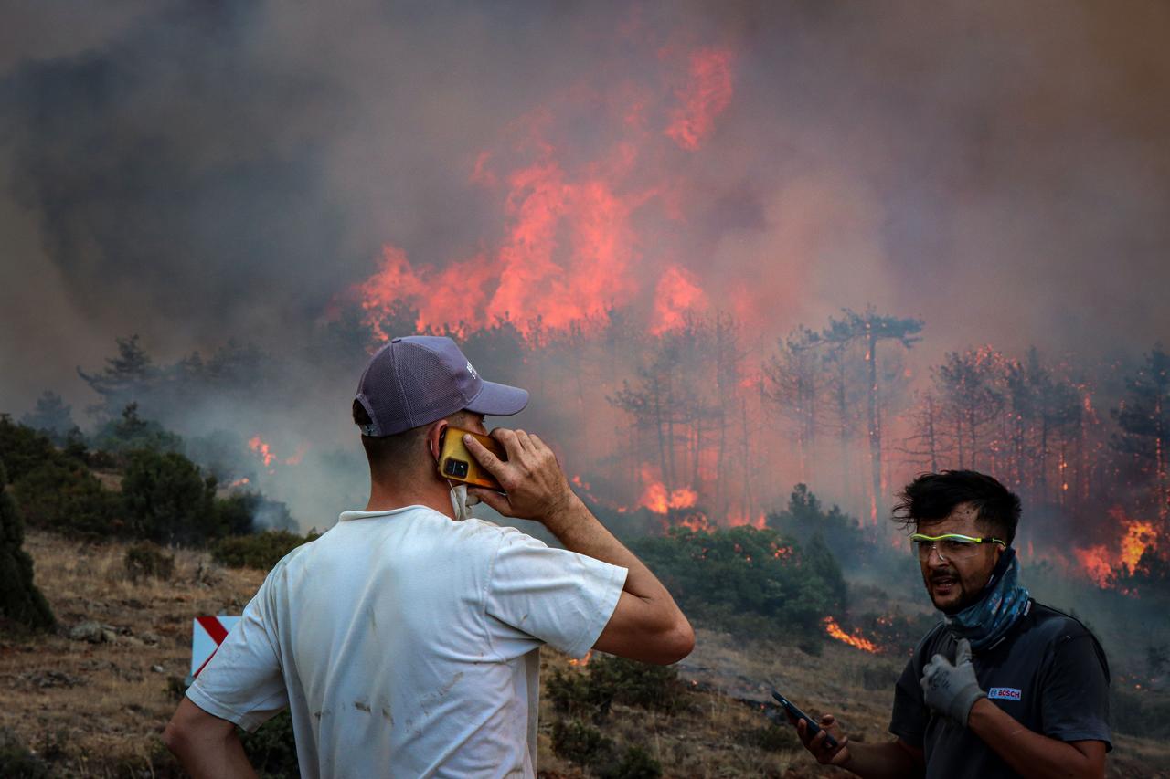 Smoke and flames rise as firefighting efforts continue after a forest fire, which was largely brought under control in the morning, reignites due to strong winds in Orhaneli district of Bursa, Türkiye, July 27, 2025. (AA Photo)