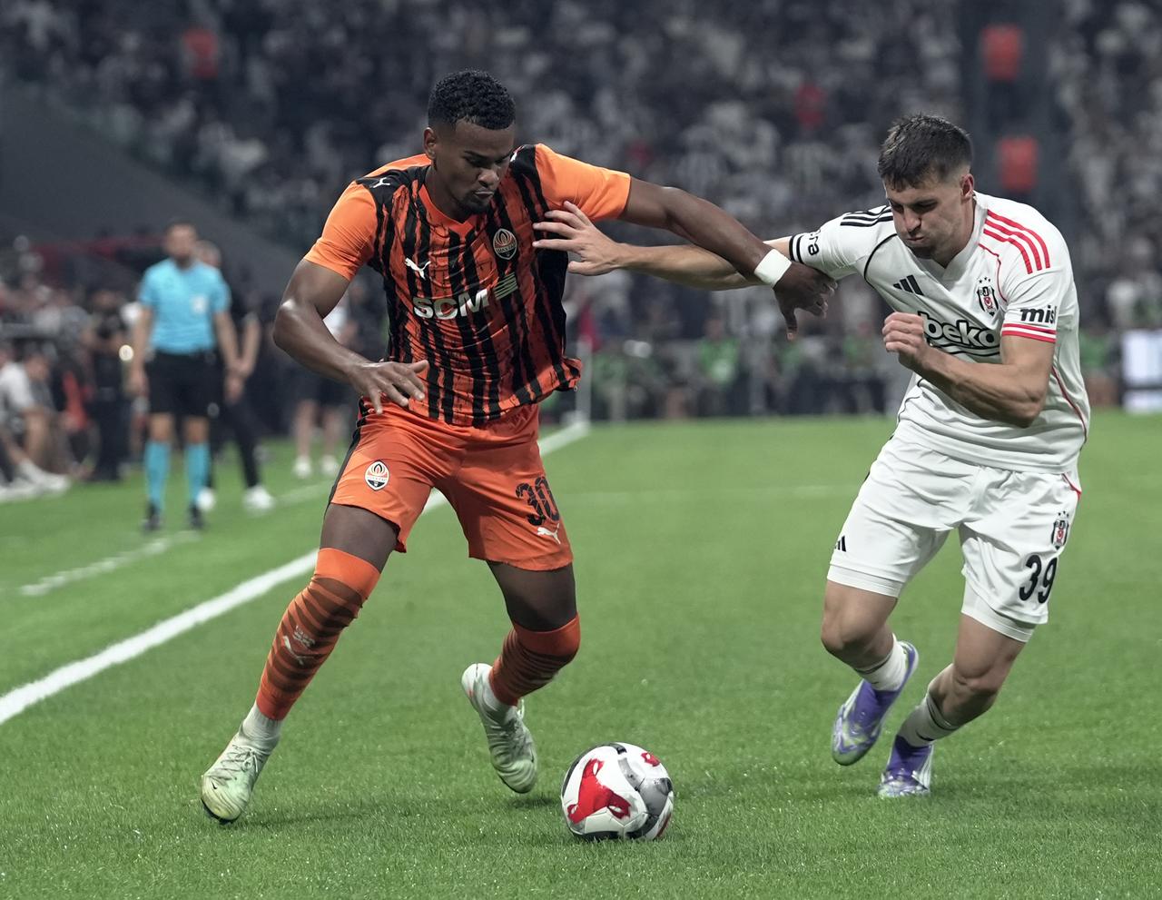 Besiktas condemns digital bullying after Jurasek, Arroyo face online abuse