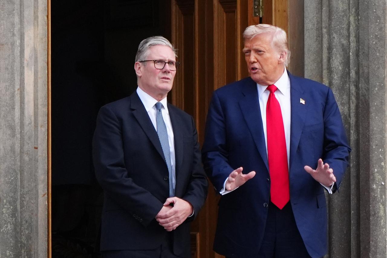 US President Donald Trump (R) and Britain's Prime Minister Keir Starmer (L) pose on the step as they arrive at Trump MacLeod House & Lodge Trump on the Trump International Estate in Balmedie, Aberdeenshire, north east Scotland, July 28, 2025. (AFP Photo)