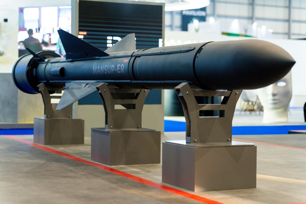 MANSUP-ER missile in Dubai Air Show 2023. (Photo via Poder Naval)