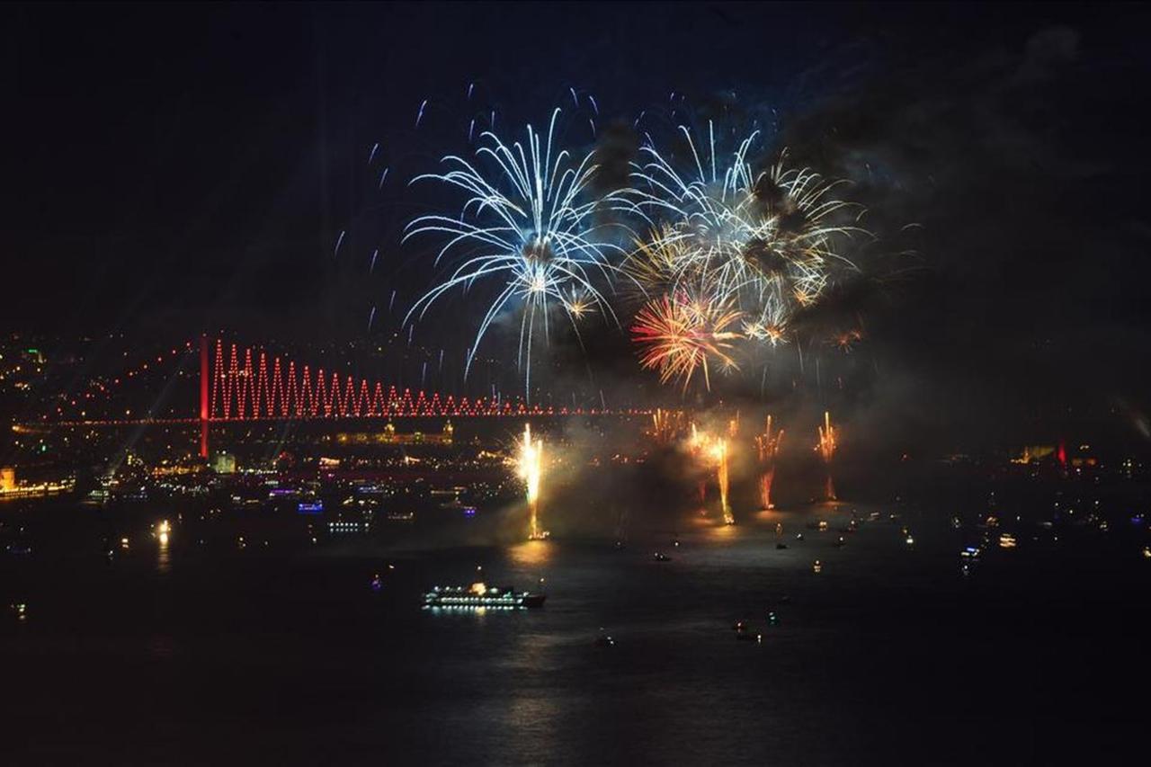 Fireworks banned in Istanbul amid wildfire concerns Image
