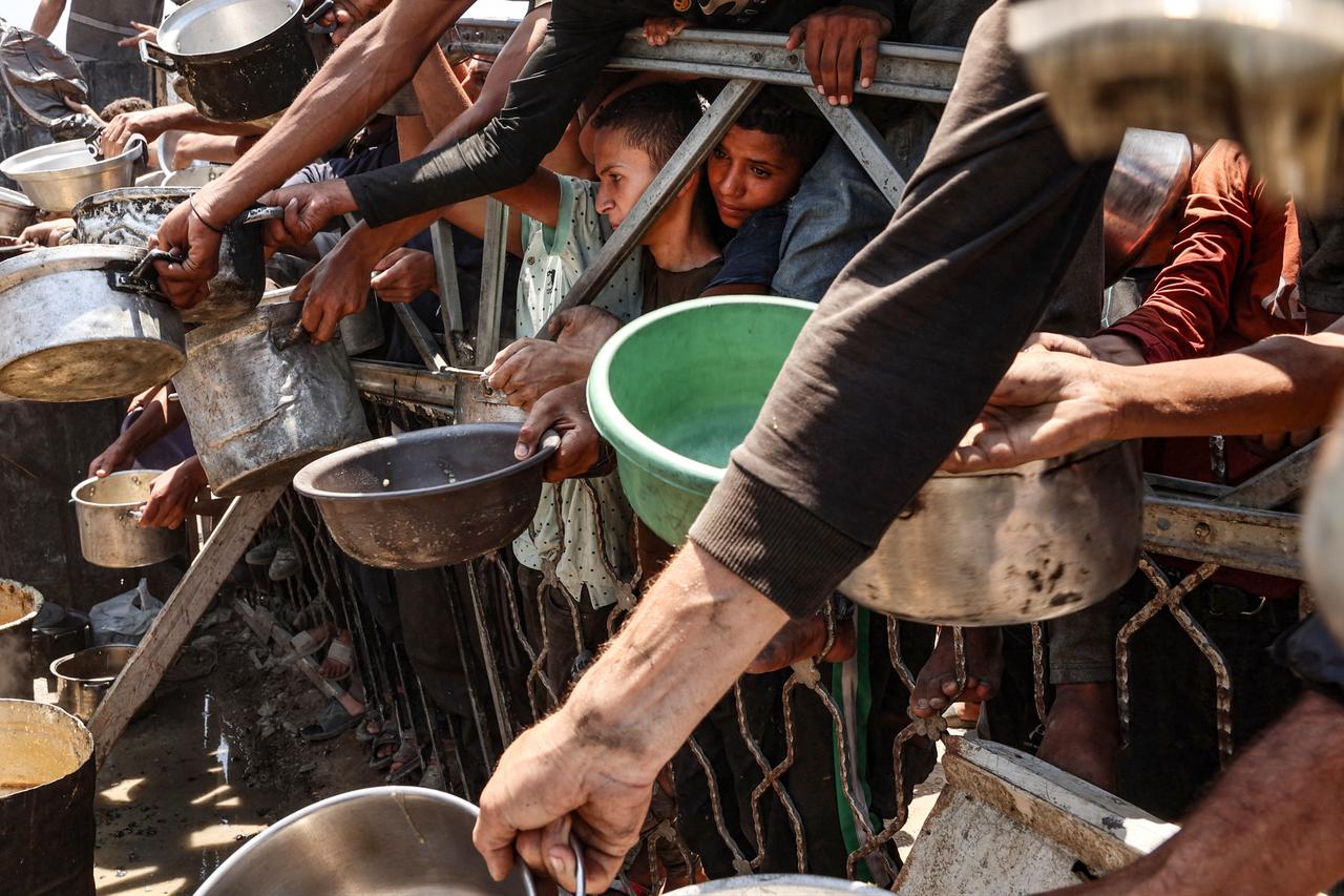 'Worst-case scenario' of famine unfolding in Gaza, food security experts warn Image