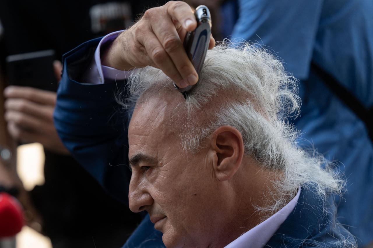 In a protest against the deadlock in forming Kosovo’s Parliament, lawyer Arianit Koci shaved his head in front of the Parliament in Pristina, July 21, 2025. (AFP Photo)