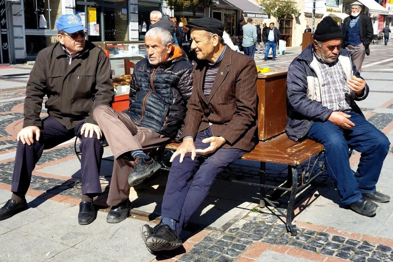 Life expectancy in Türkiye rises to 78.1 years, with women living longer than men Image
