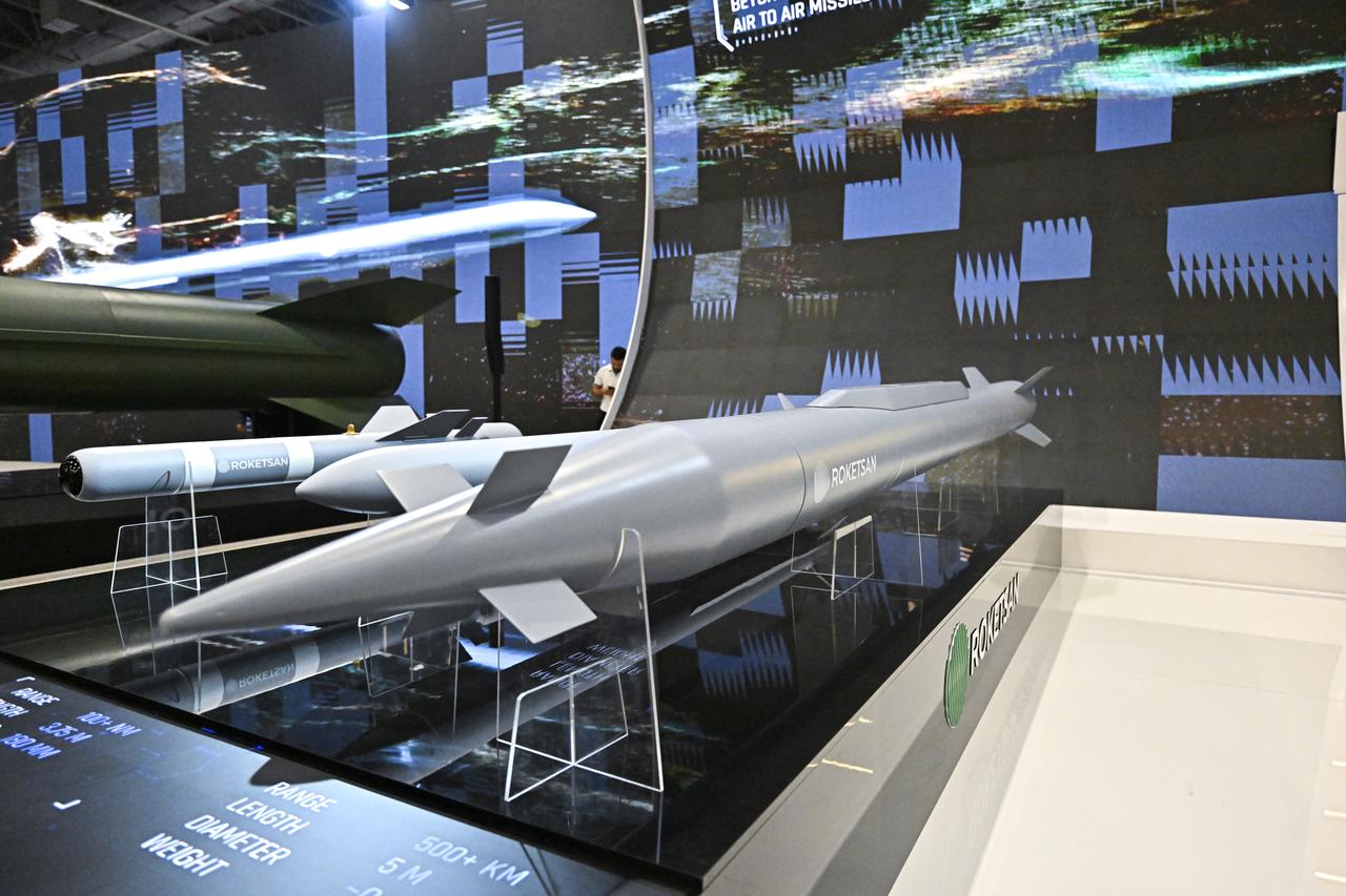 Roketsan's ER-300 missile showcased at 17th International Defense Industry Fair (IDEF 2025) in Istanbul, Türkiye on July, 2025. (AA Photo)