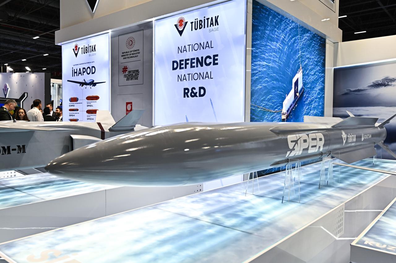 SIPER missile showcased at 17th International Defense Industry Fair (IDEF 2025) in Istanbul, Türkiye on July, 2025. (AA Photo)