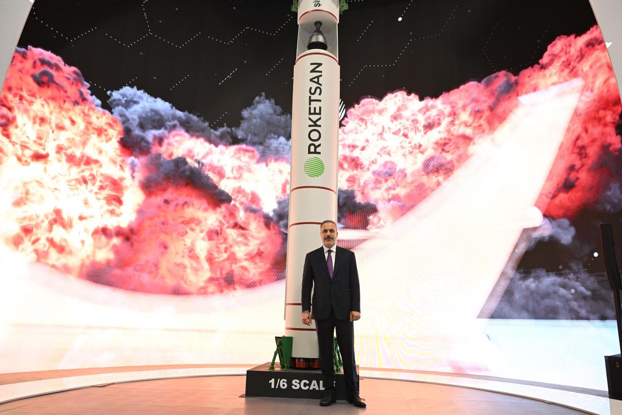 Turkish Foreign Minister Hakan Fidan with Roketsan's SIMSEK-2 at the 17th edition of the International Defense Industry Fair (IDEF) 2025 in Istanbul, Türkiye on July 24, 2025. (AA Photo)