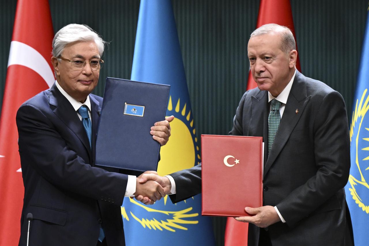 Türkiye and Kazakhstan sign 20 deals on energy, AI, and transport to bolster strategic ties