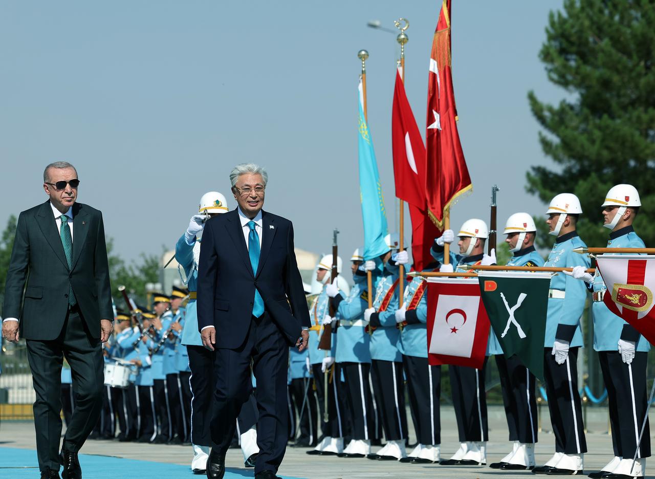 Turkish President Recep Tayyip Erdogan (L) welcomes Kazakh President Kassym-Jomart Tokayev (R) with an official ceremony at the Presidential Complex in Ankara, Türkiye, on July 29, 2025. (Turkish Presidency / AA Photo)