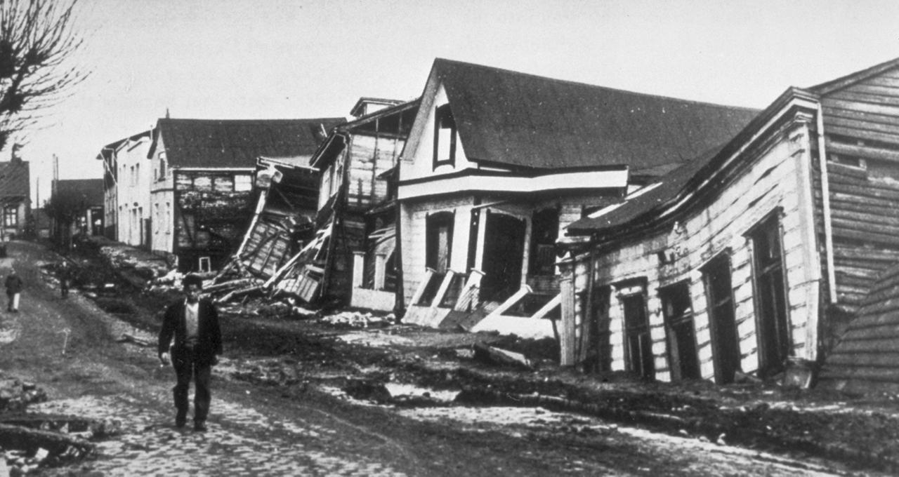 Earthquake damage to good quality, wood-frame houses in Valdivia, Chile, 1960. (Photo via Wikimedia)