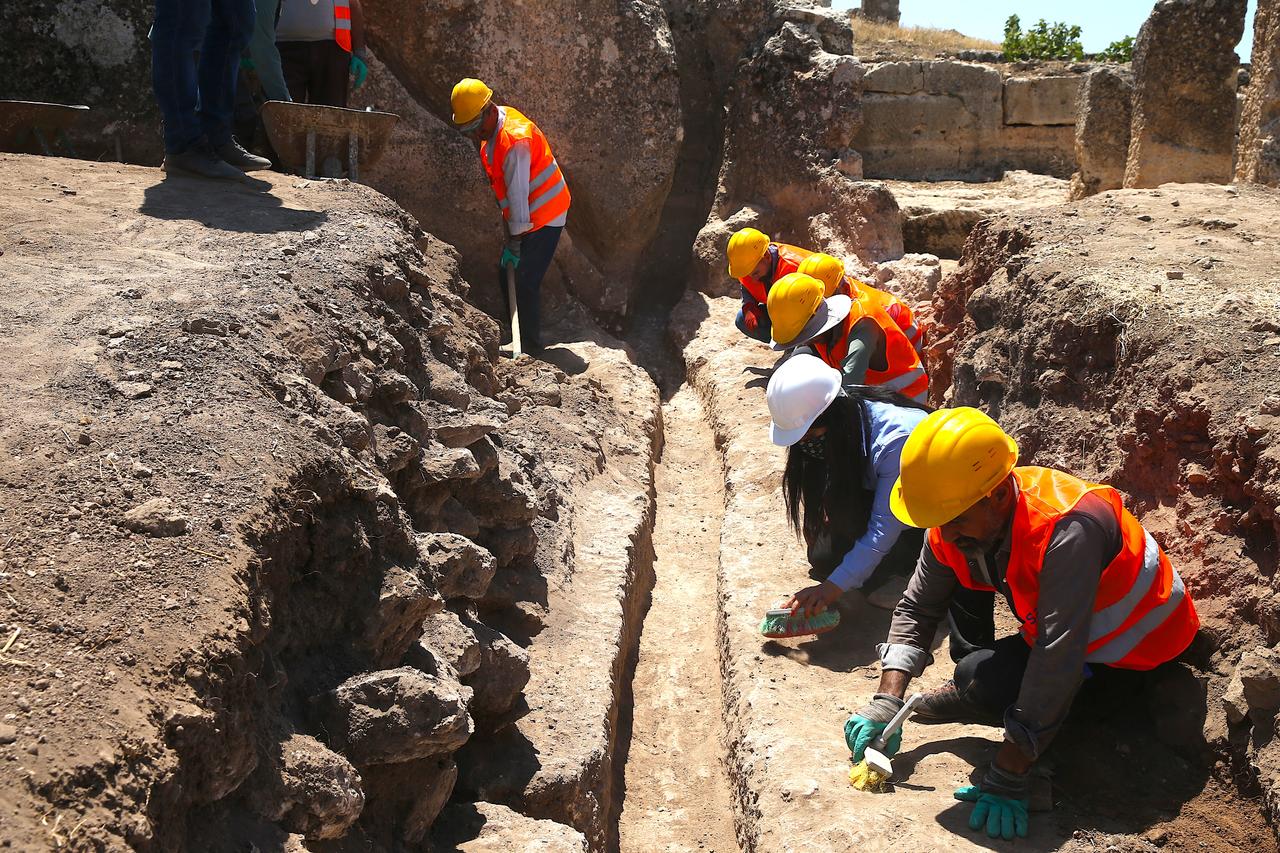 A view shows the 3,000-year-old Zerzevan Castle in Diyarbakir, Türkiye, once used as a military settlement during the Roman Empire, where archaeologists have unearthed an 1,800-year-old water distribution system on July 23, 2025. (AA Photo)